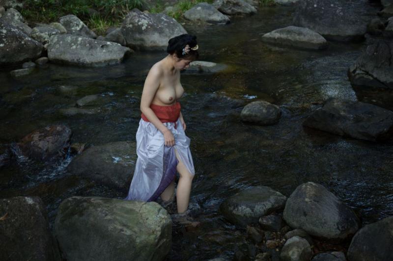 好想来场野战啊 妹子太白嫩了