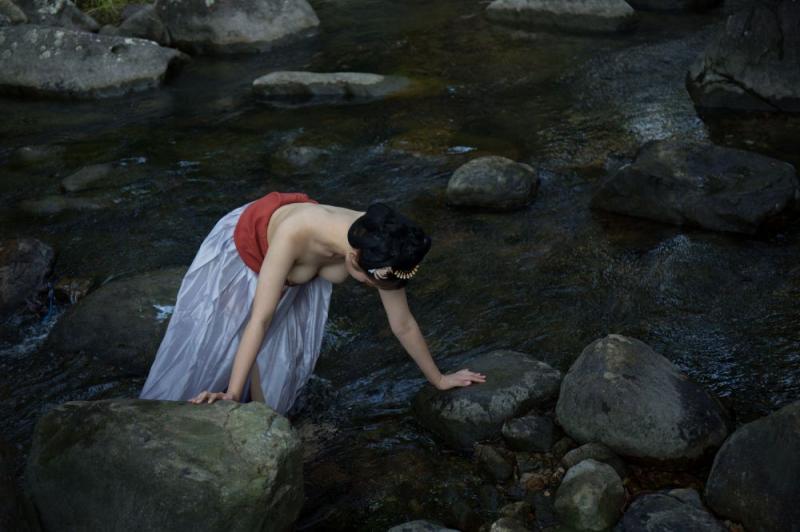 好想来场野战啊 妹子太白嫩了
