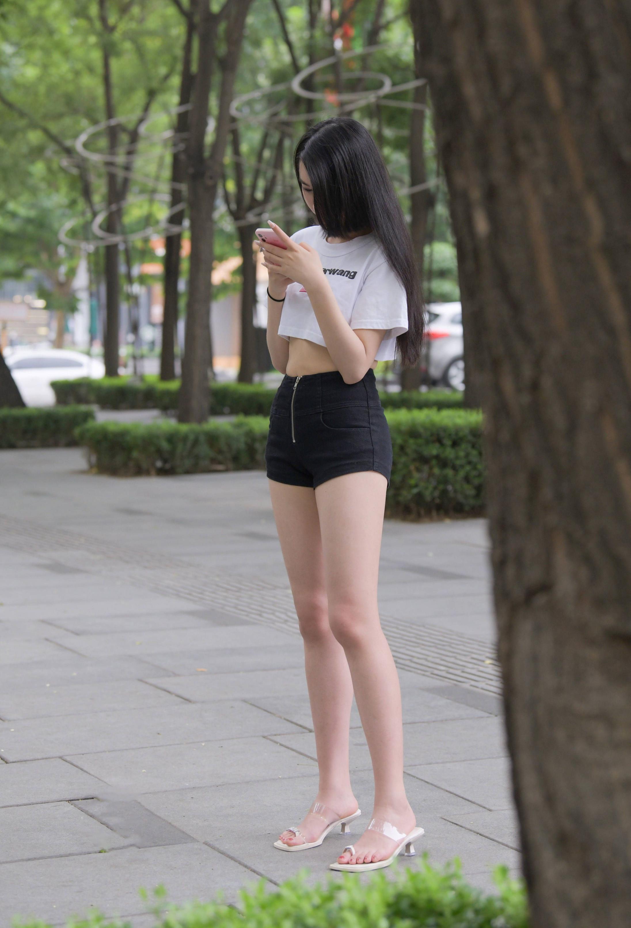 少妇丰满的身材  实在是诱人 