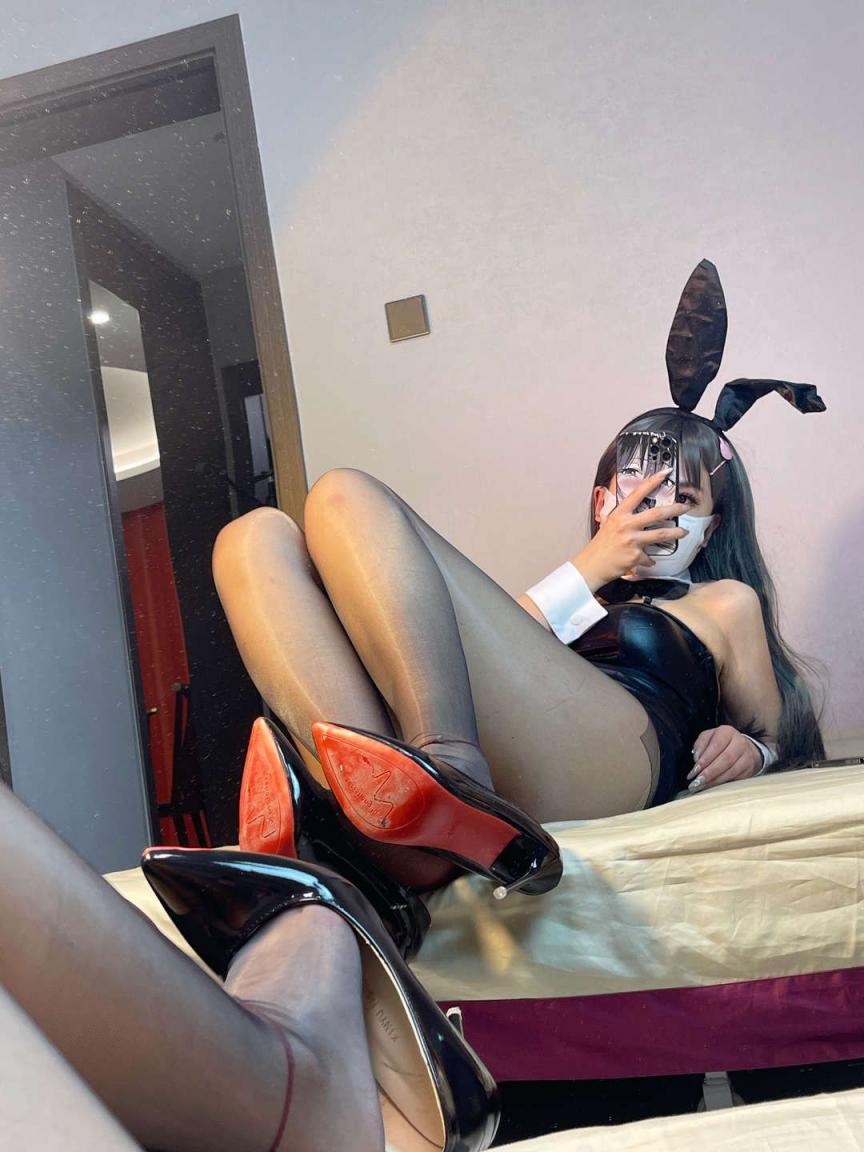 桃沢樱呀变装女神