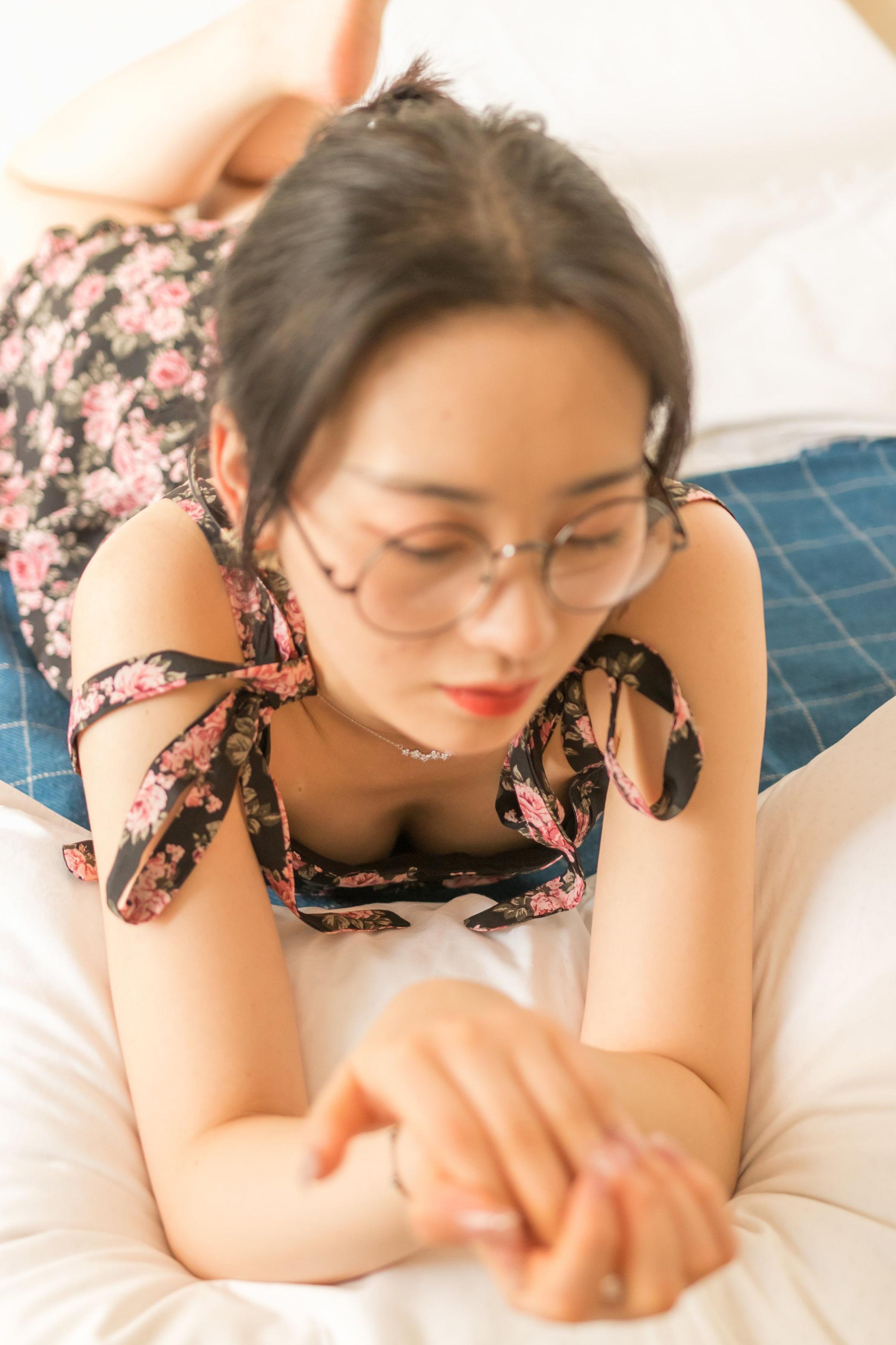 超诱人的碎花裙小姐姐