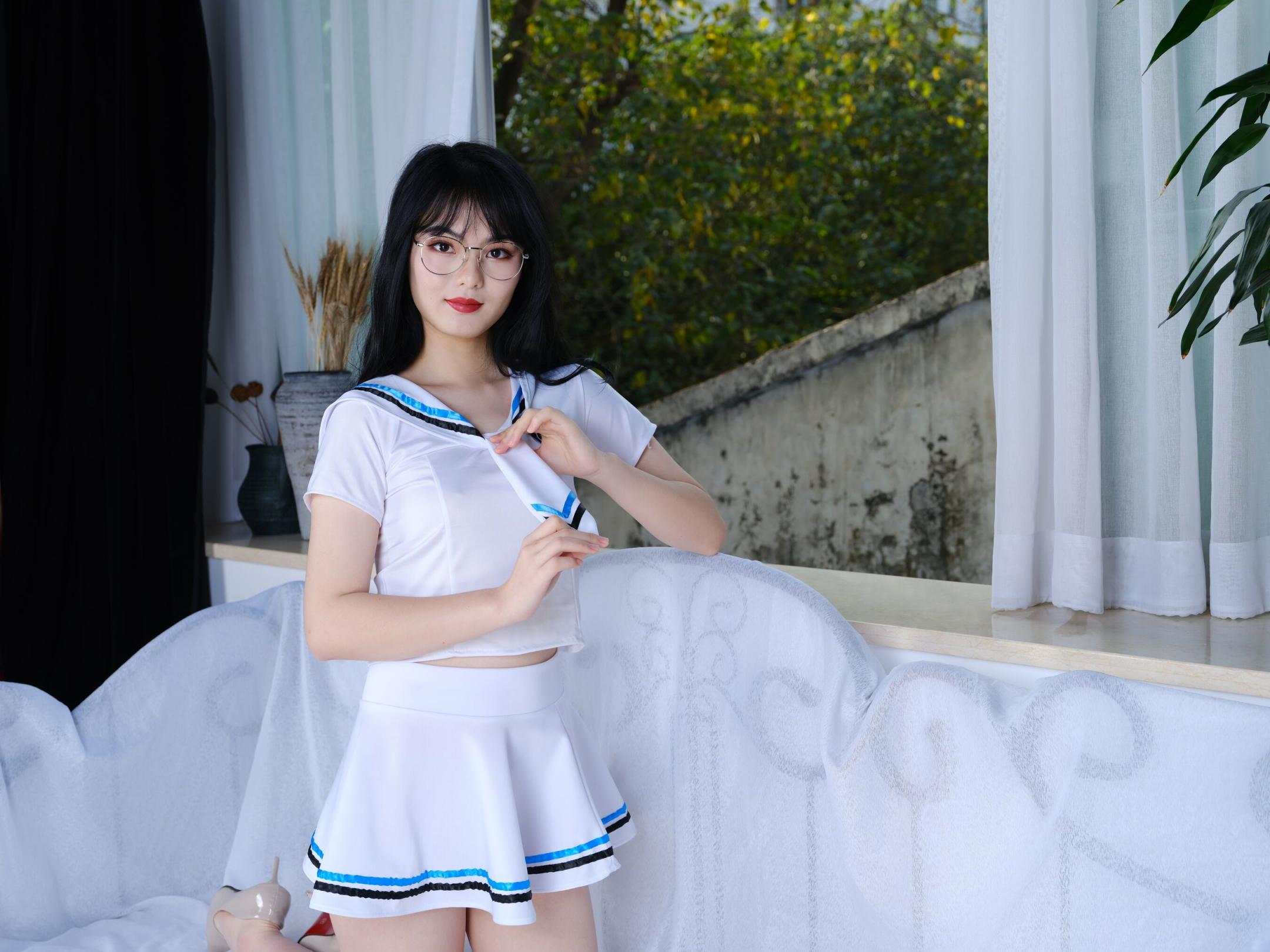 风骚且清纯的JK眼镜娘
