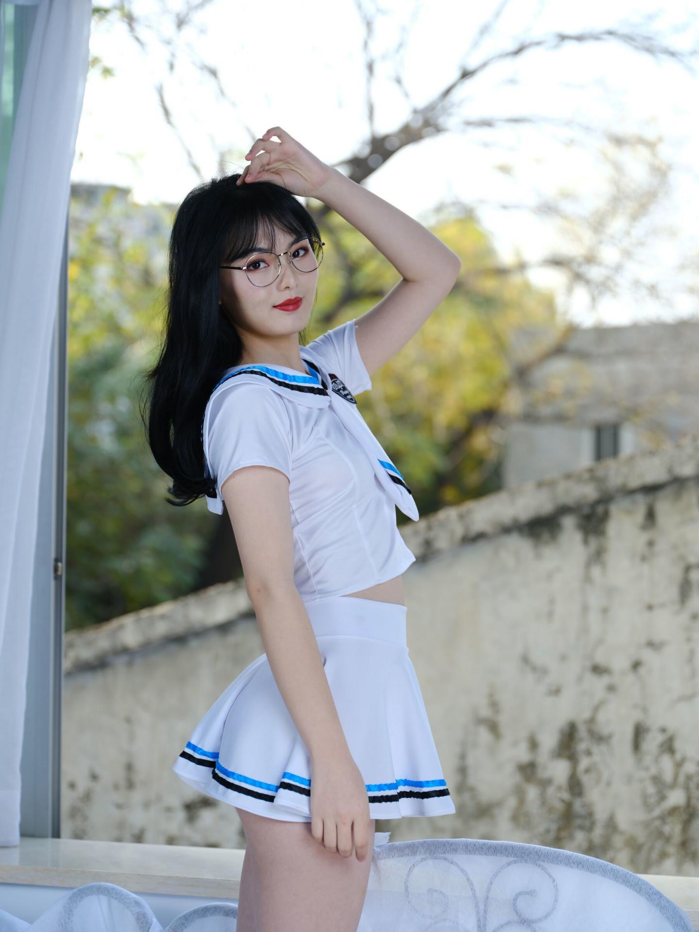 风骚且清纯的JK眼镜娘