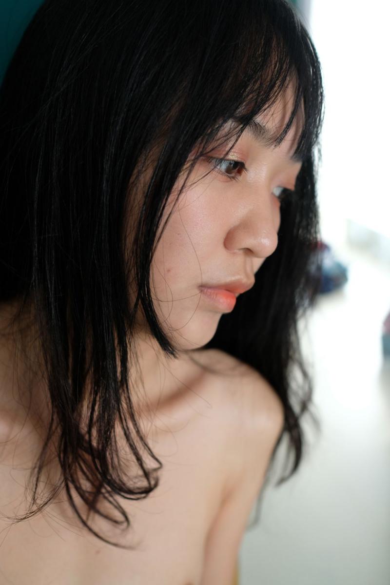 看上去是非常纯净的小母狗