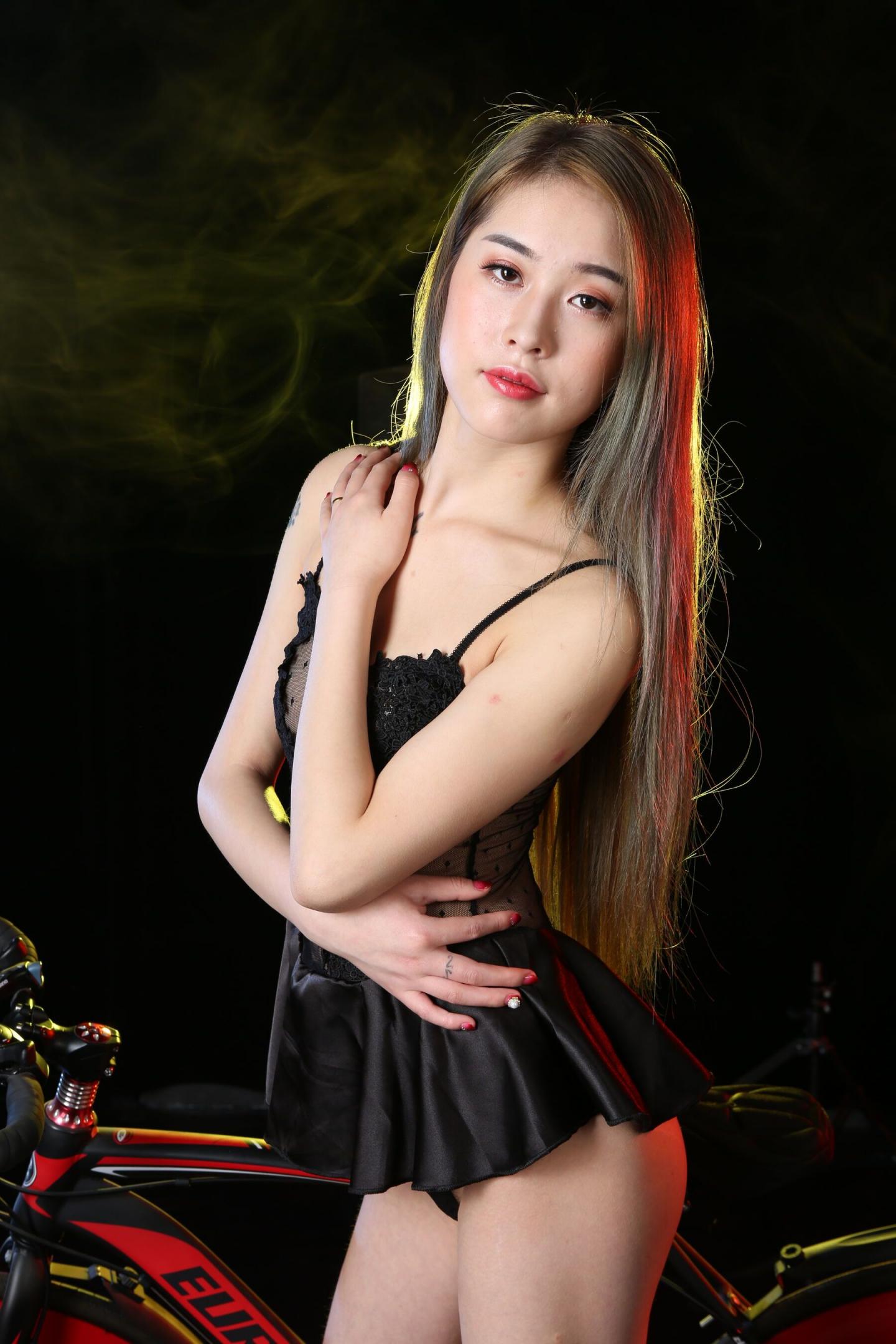 这少妇看上去还挺骚的