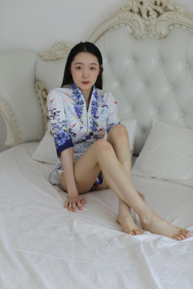 清纯白嫩长腿妹子的极品诱惑