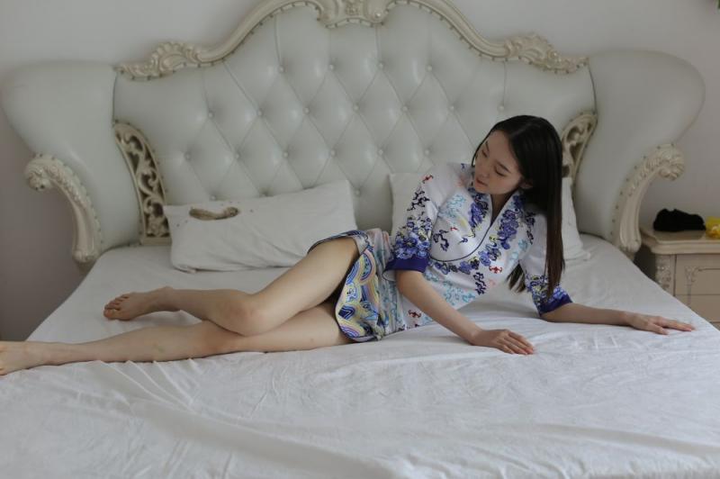 清纯白嫩长腿妹子的极品诱惑