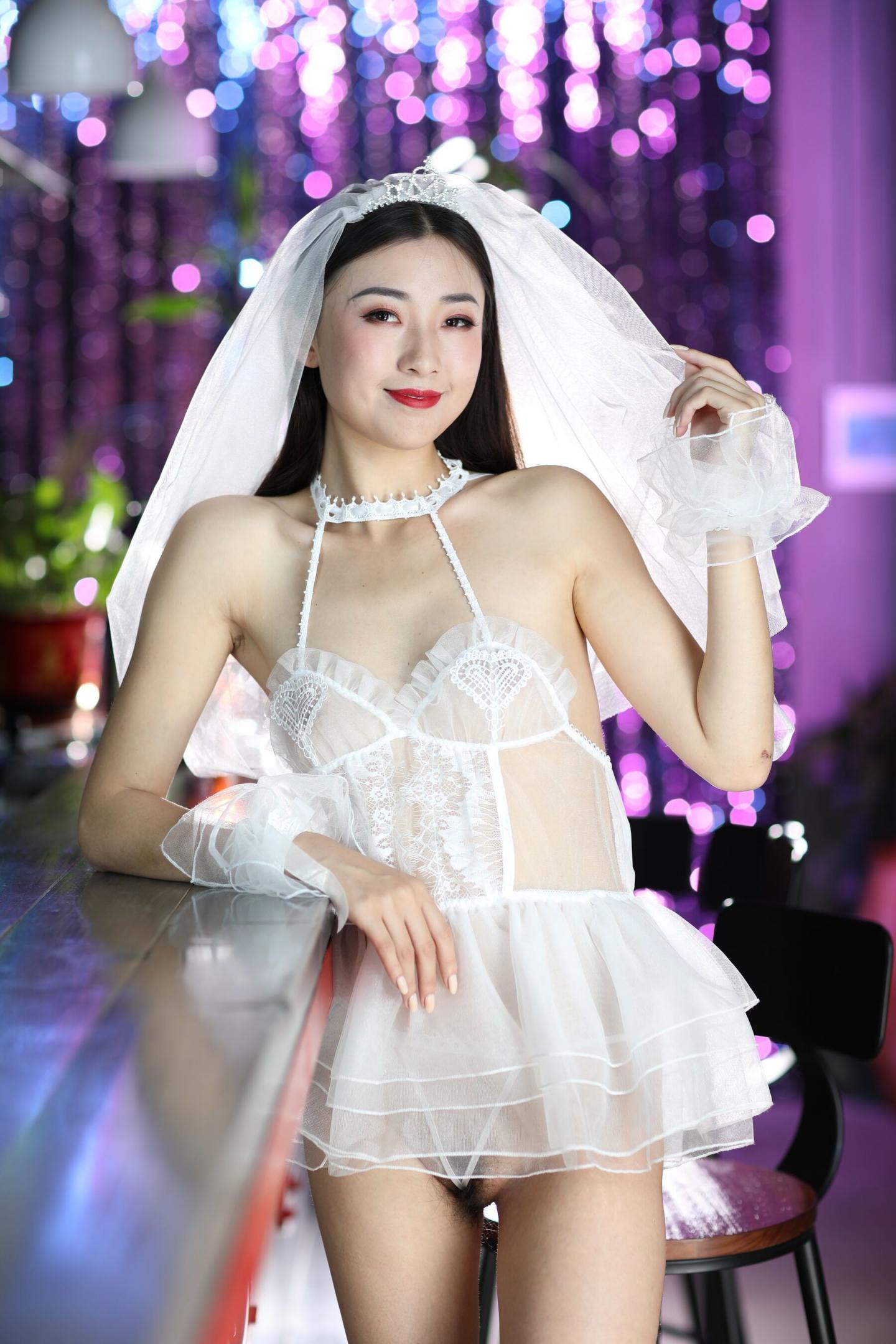 情趣白纱与极品骚妹子真是配