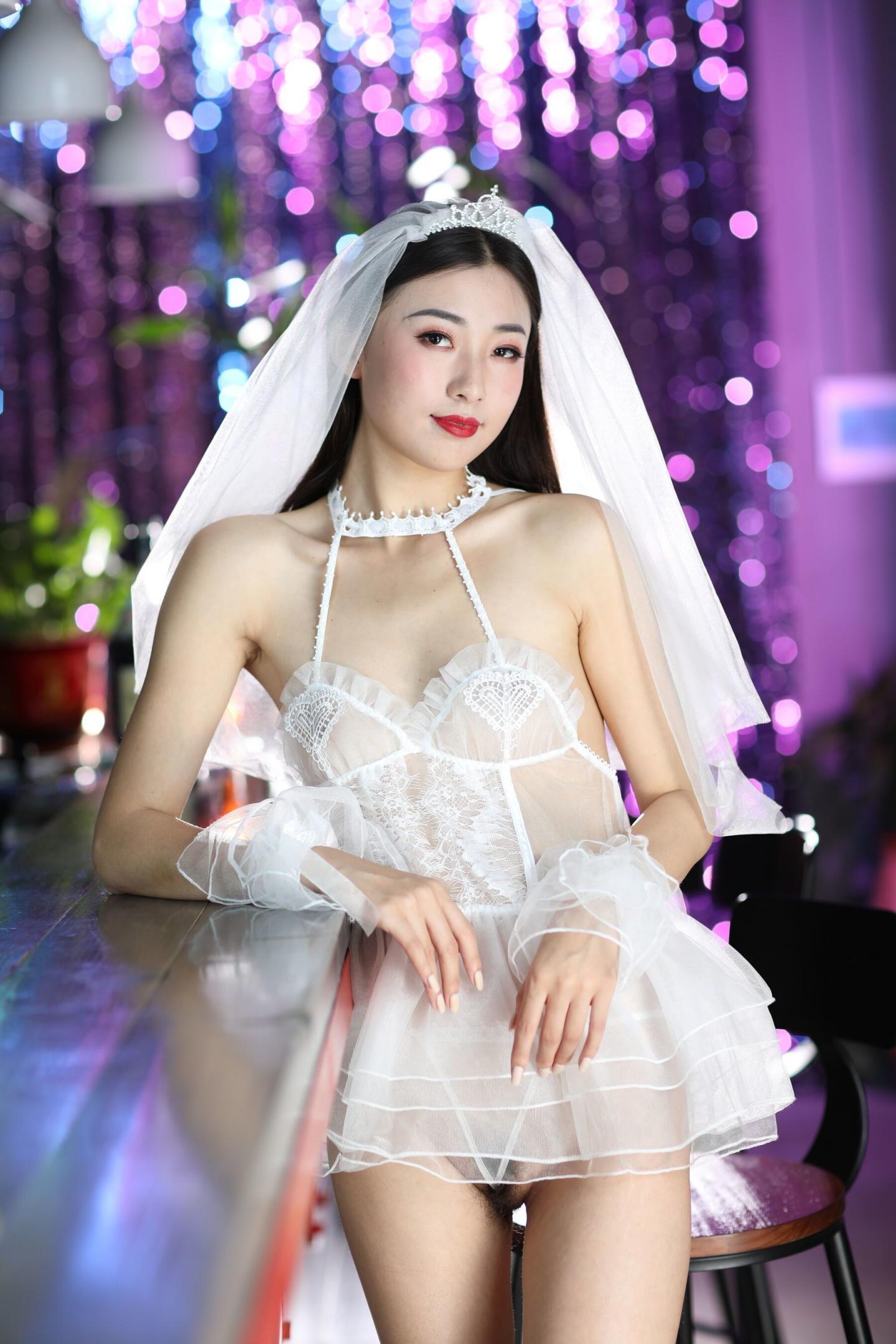 情趣白纱与极品骚妹子真是配