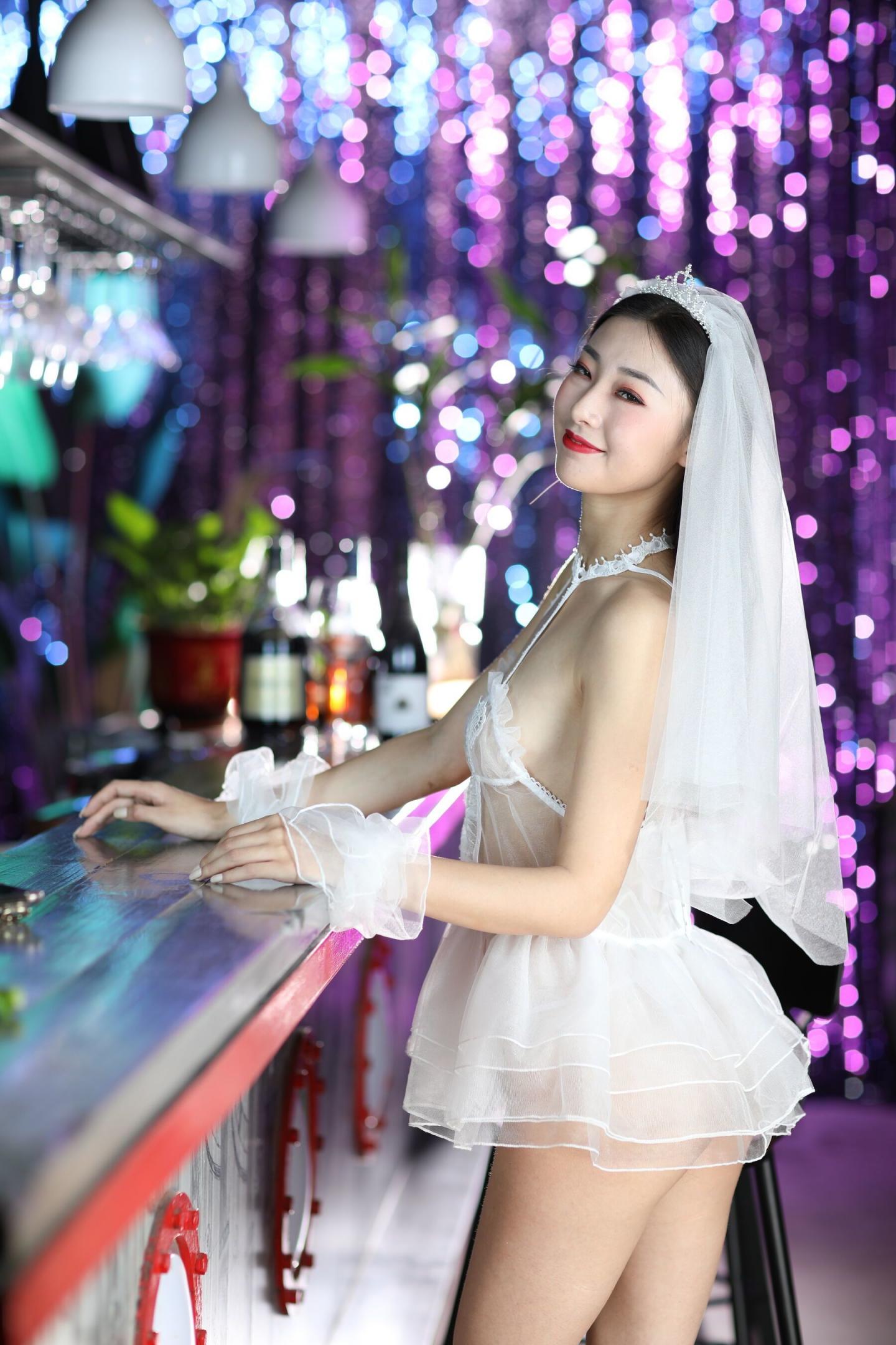 情趣白纱与极品骚妹子真是配