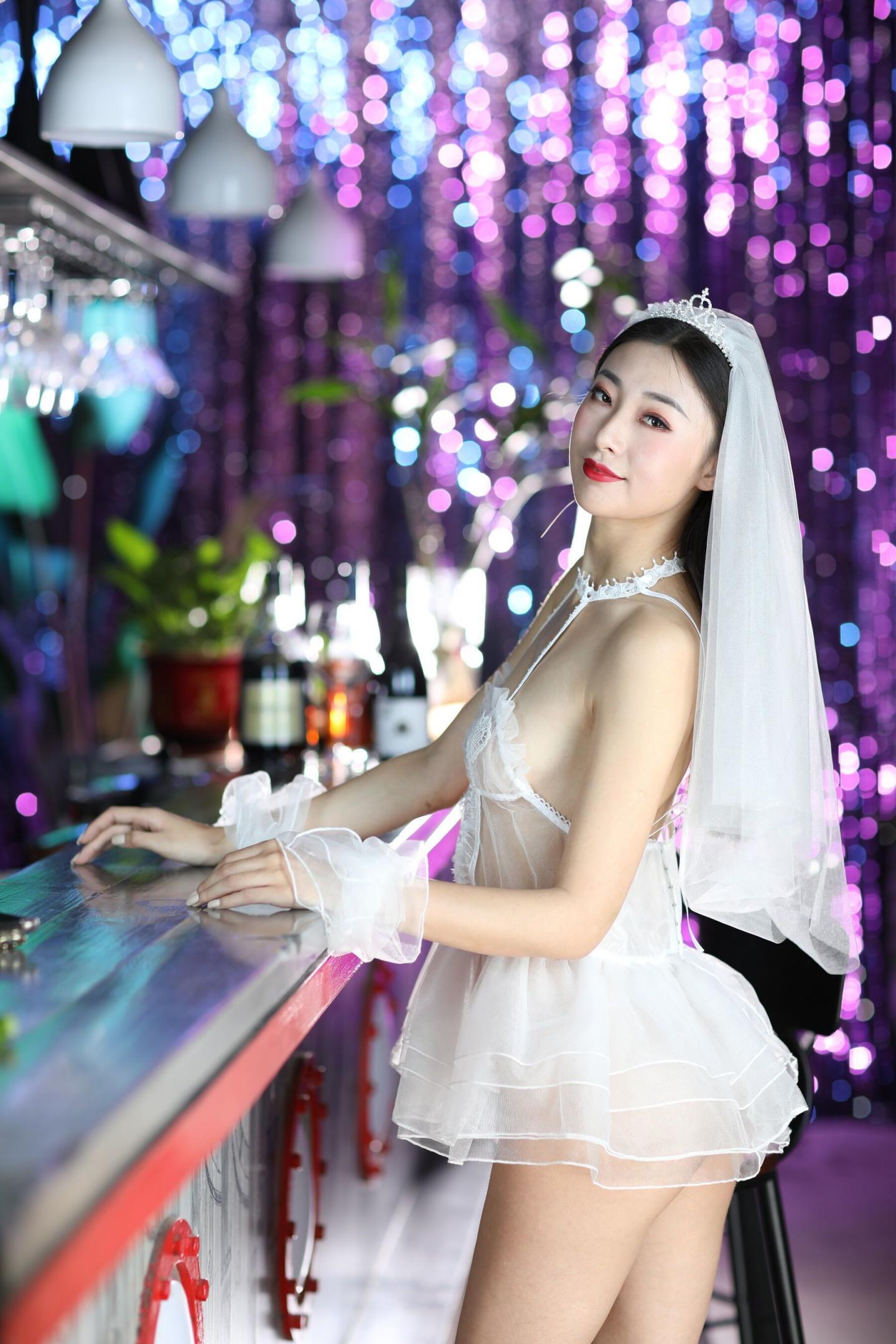 情趣白纱与极品骚妹子真是配