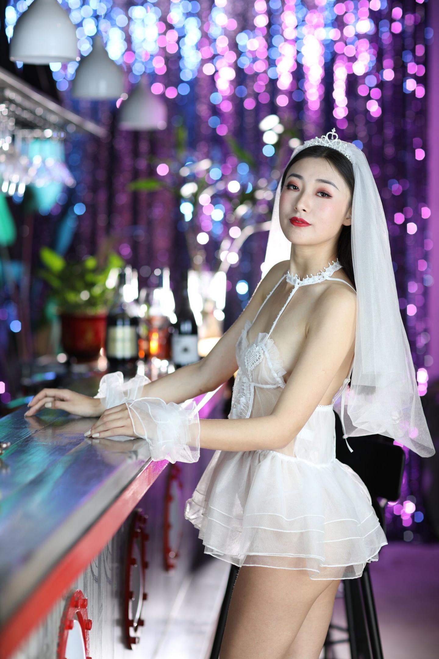 情趣白纱与极品骚妹子真是配