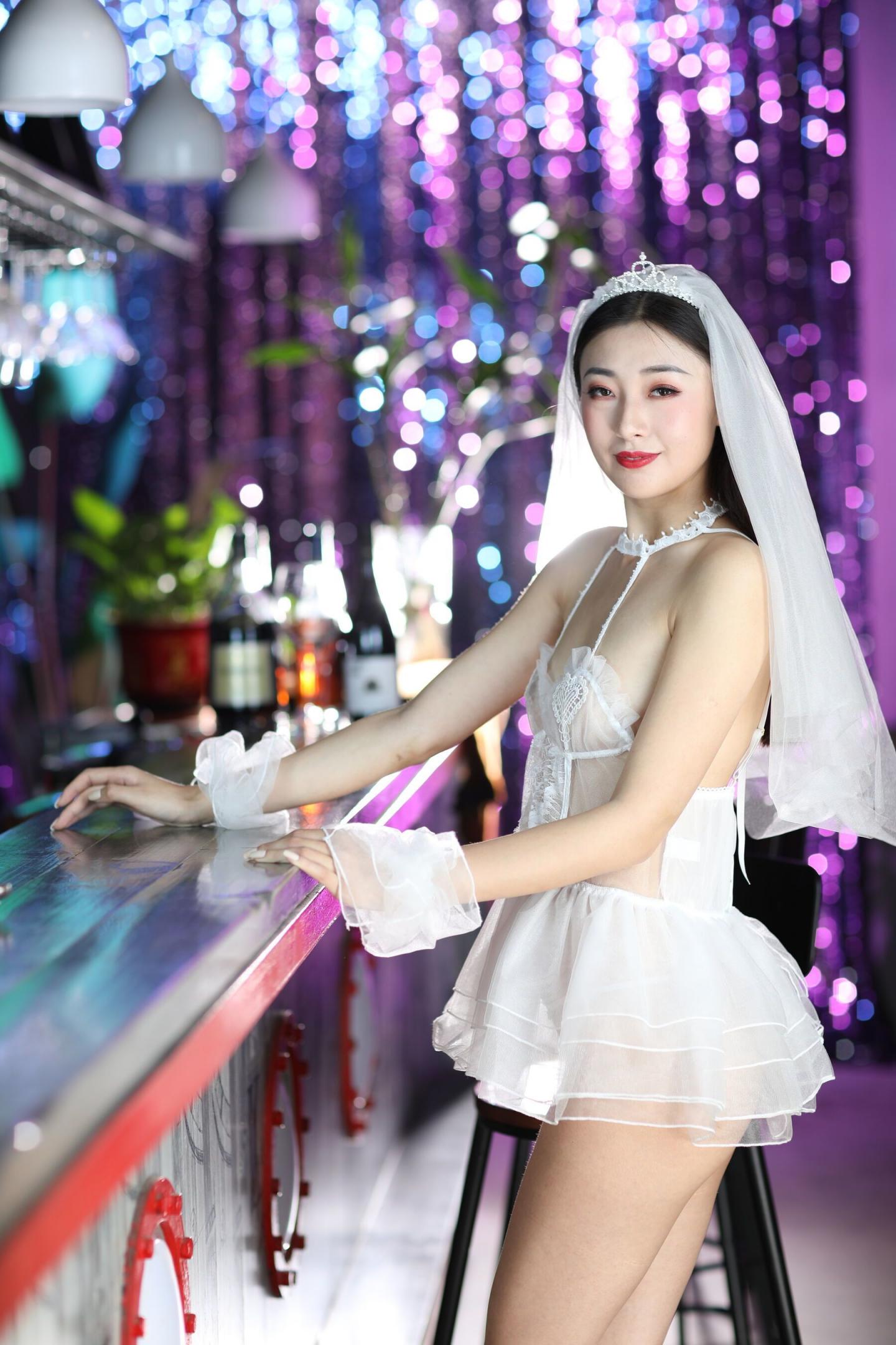 情趣白纱与极品骚妹子真是配