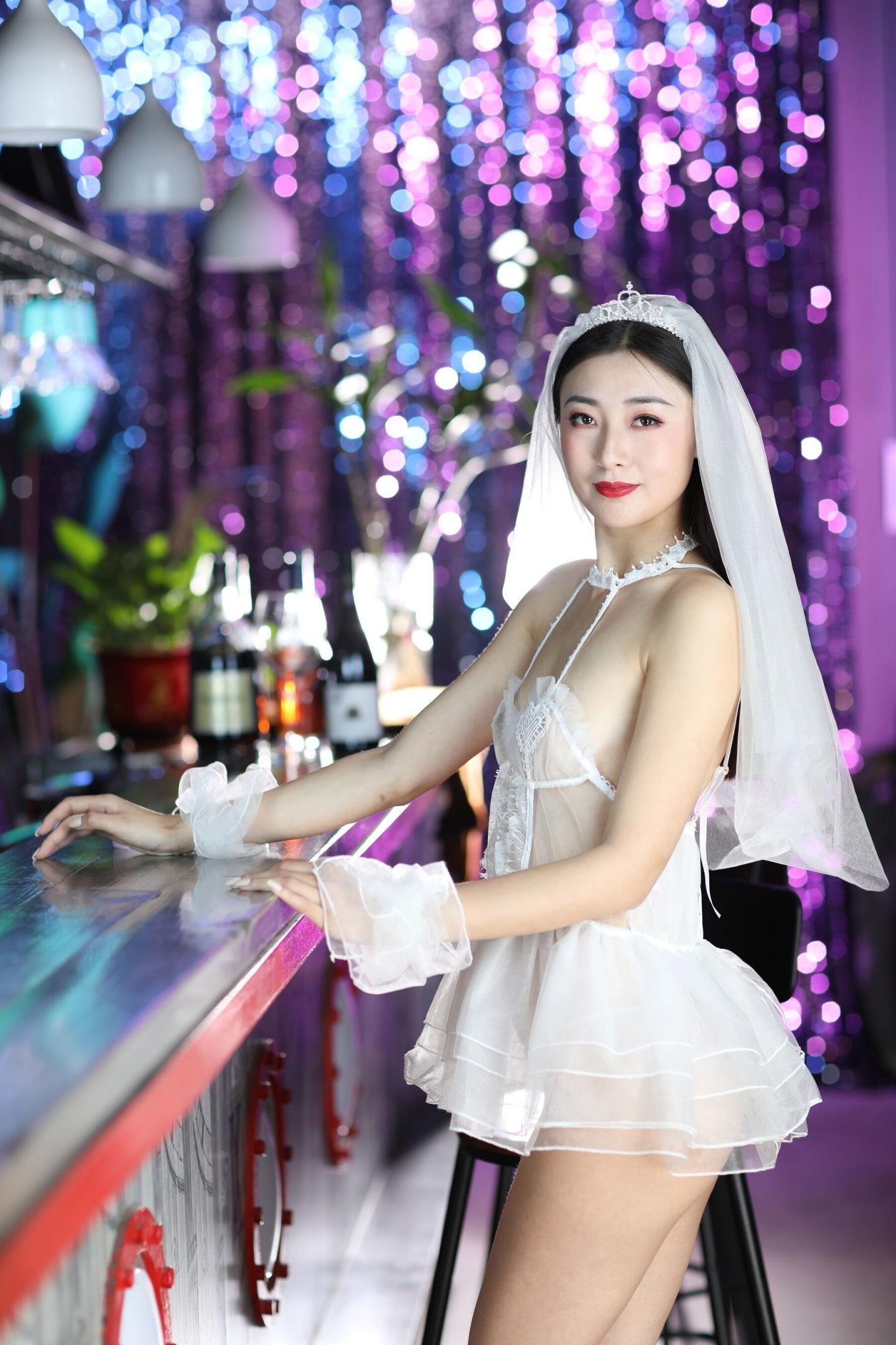 情趣白纱与极品骚妹子真是配