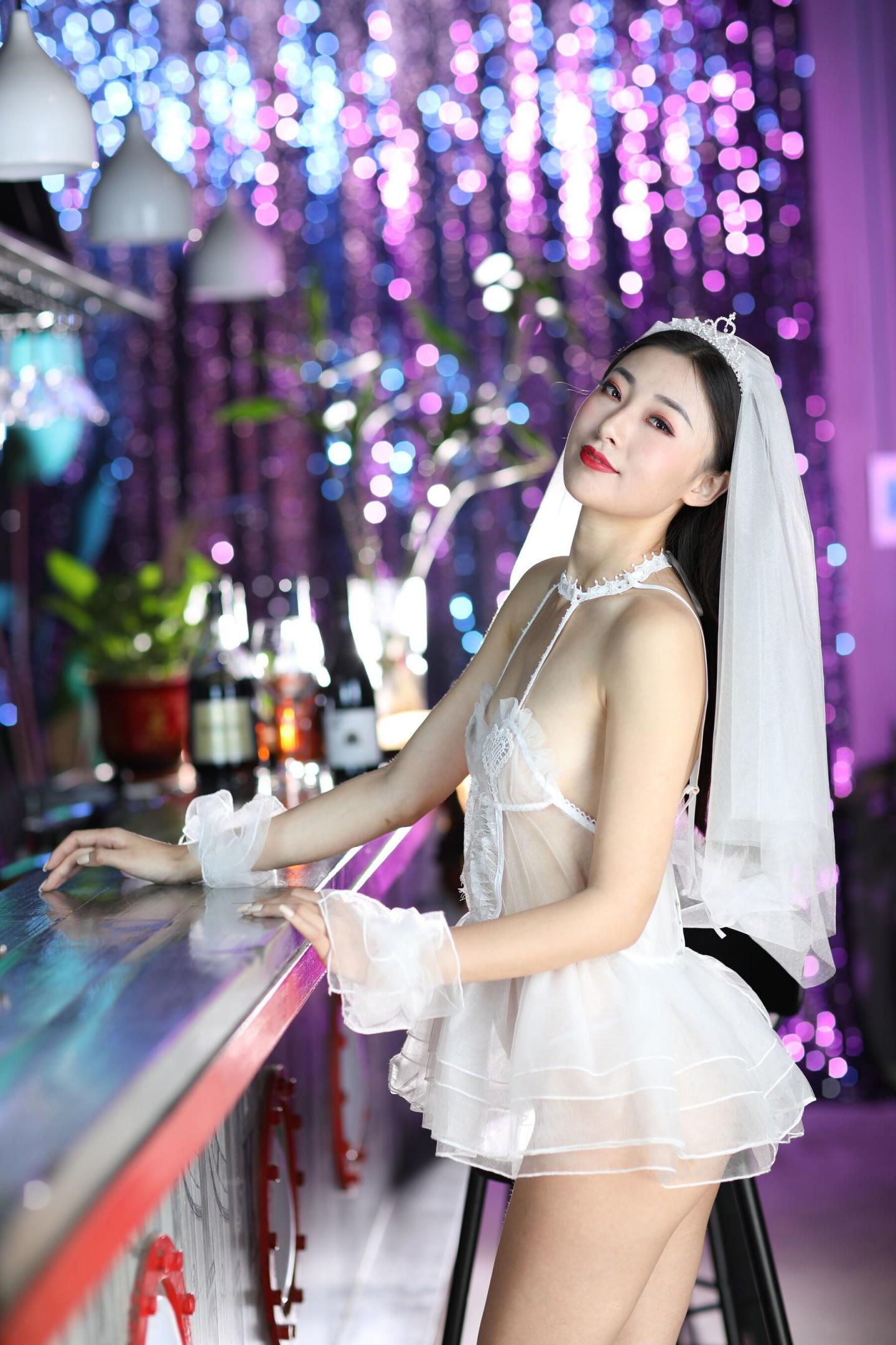 情趣白纱与极品骚妹子真是配