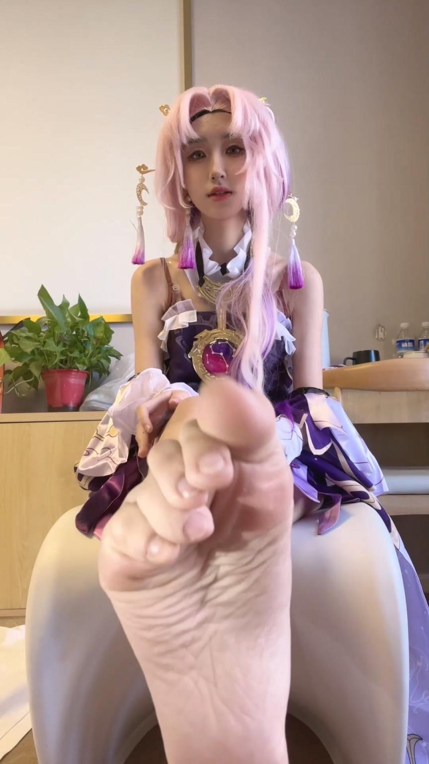乱七八糟的一堆脚
