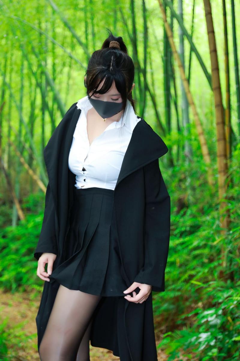 极品野外油亮丝袜妹子