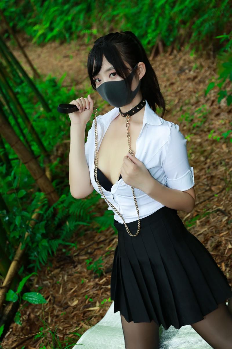 极品野外油亮丝袜妹子