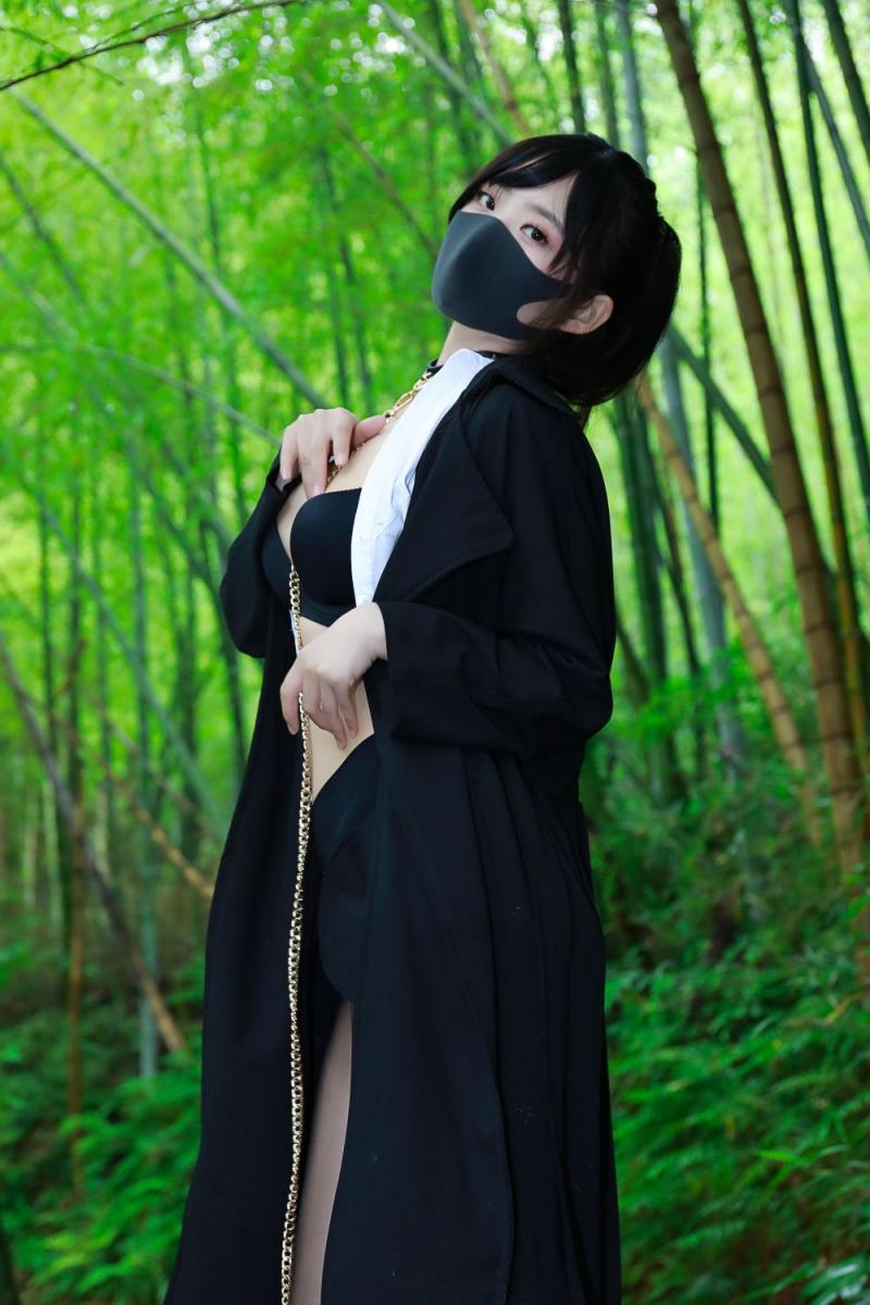 极品野外油亮丝袜妹子