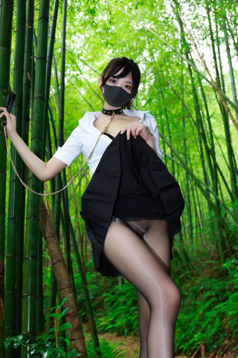 极品野外油亮丝袜妹子