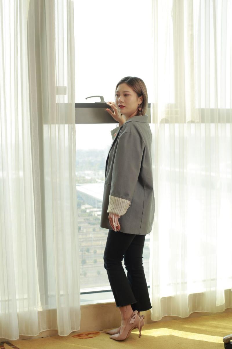 良家衣服脱掉衣服漏出奶子