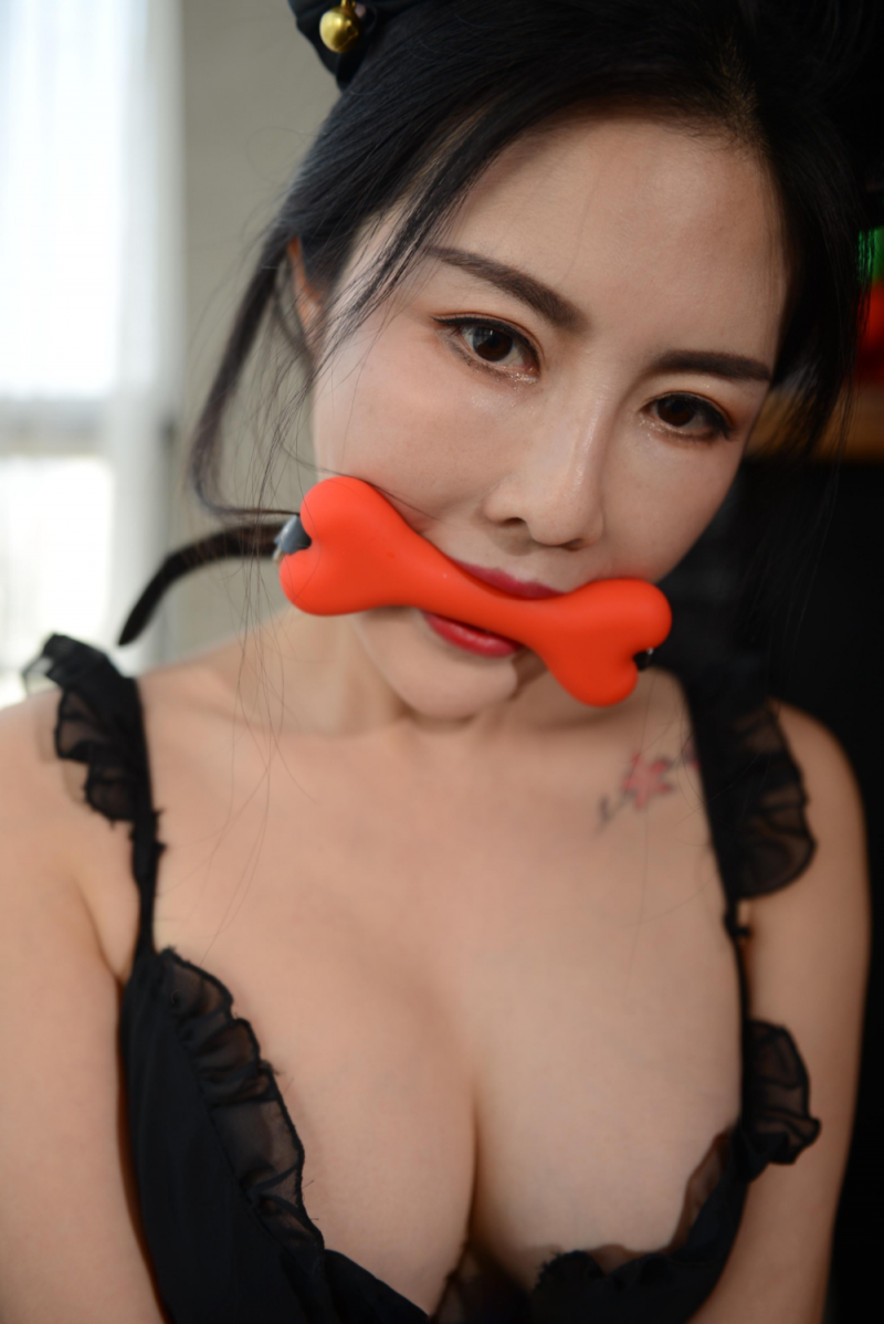 嫩白美乳小母狗真是动人