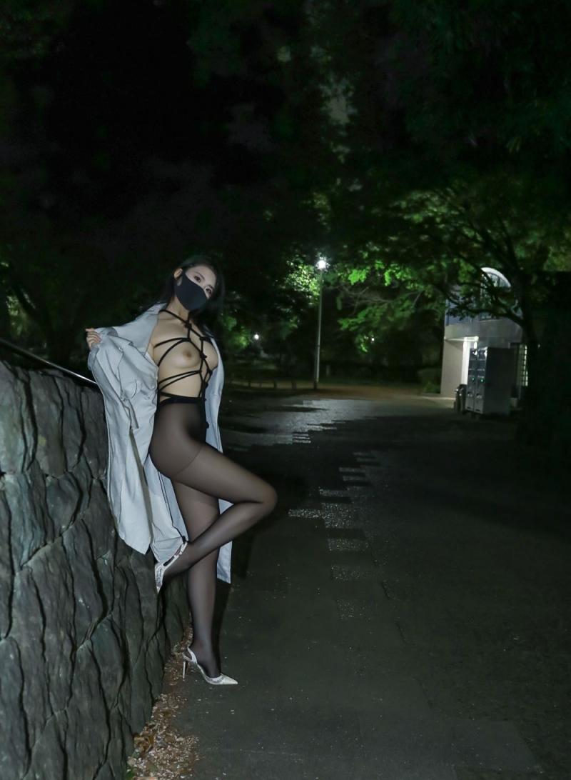 夜晚野外诱人的黑丝