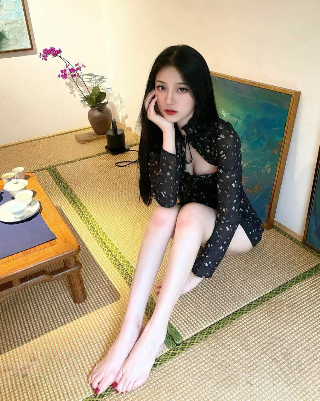 这样的美足 真想放在嘴里吸个不停