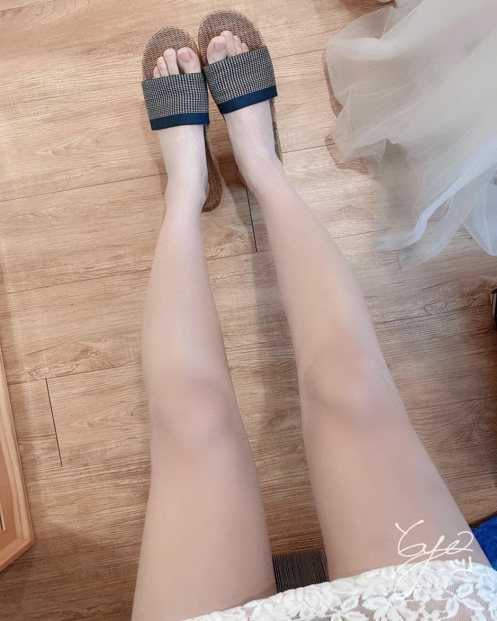 这样的美足 真想放在嘴里吸个不停
