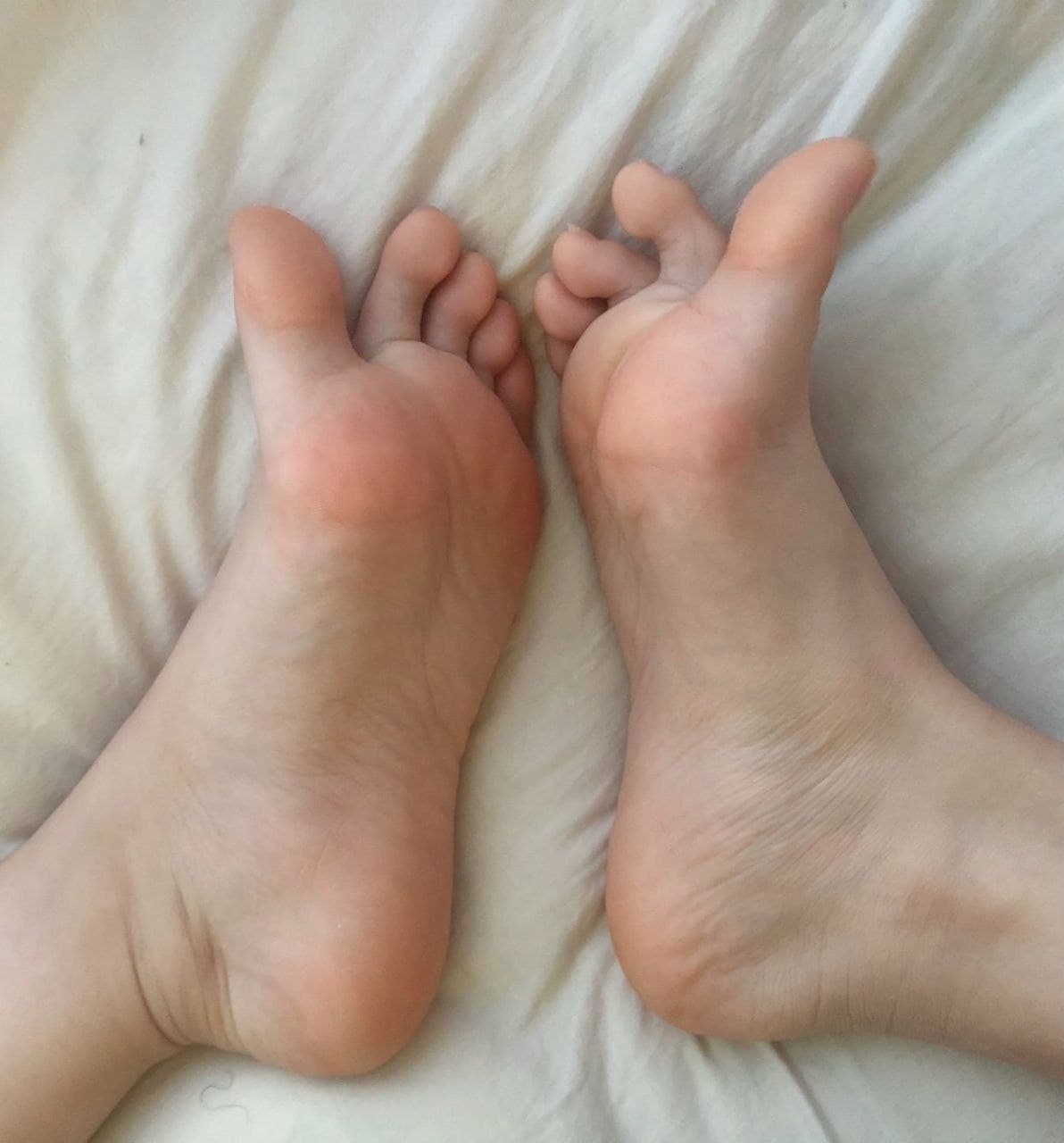 这样的美足 真想放在嘴里吸个不停