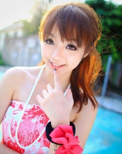 花裙女生夏日靓丽又清新性感