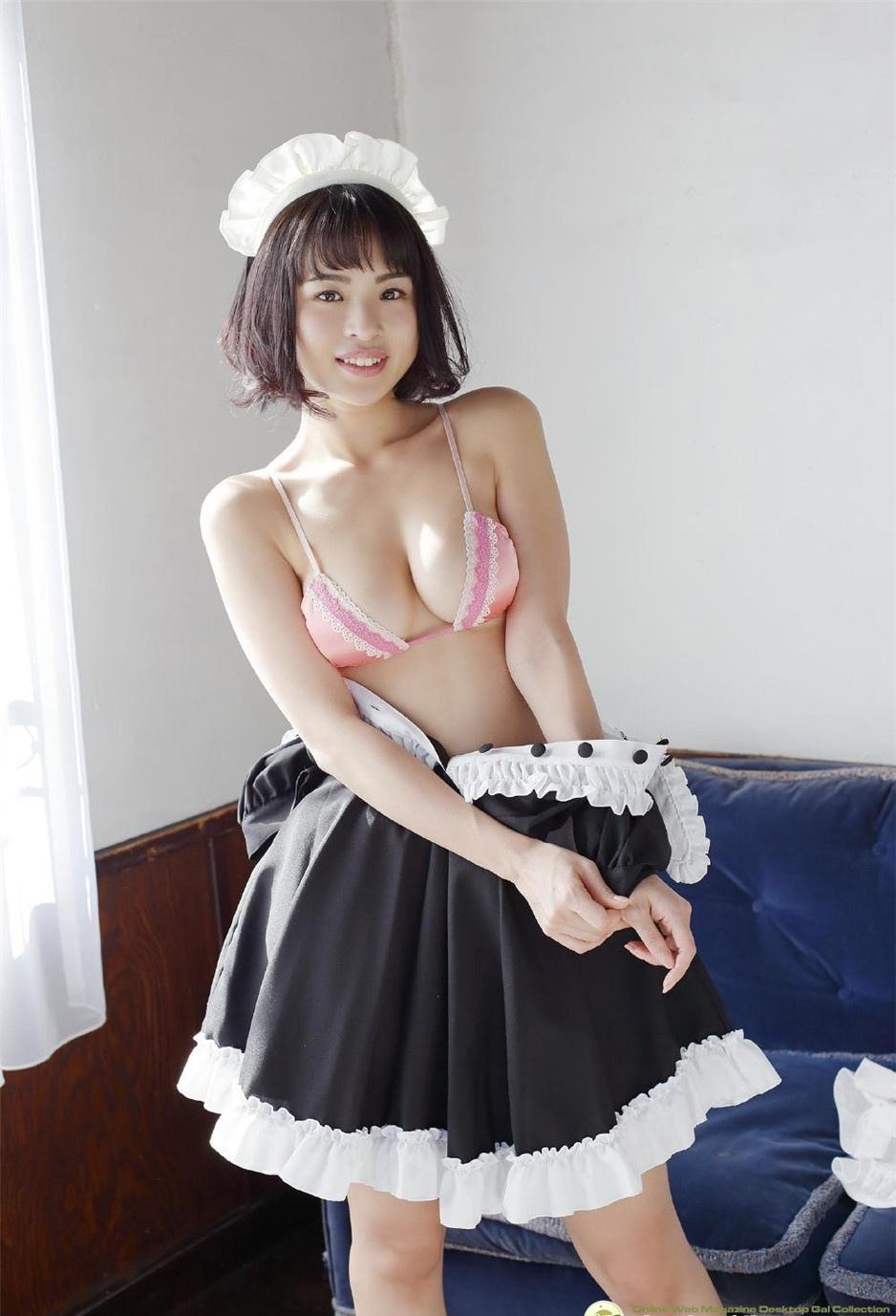 90后短发女神性感撩人女仆装写真