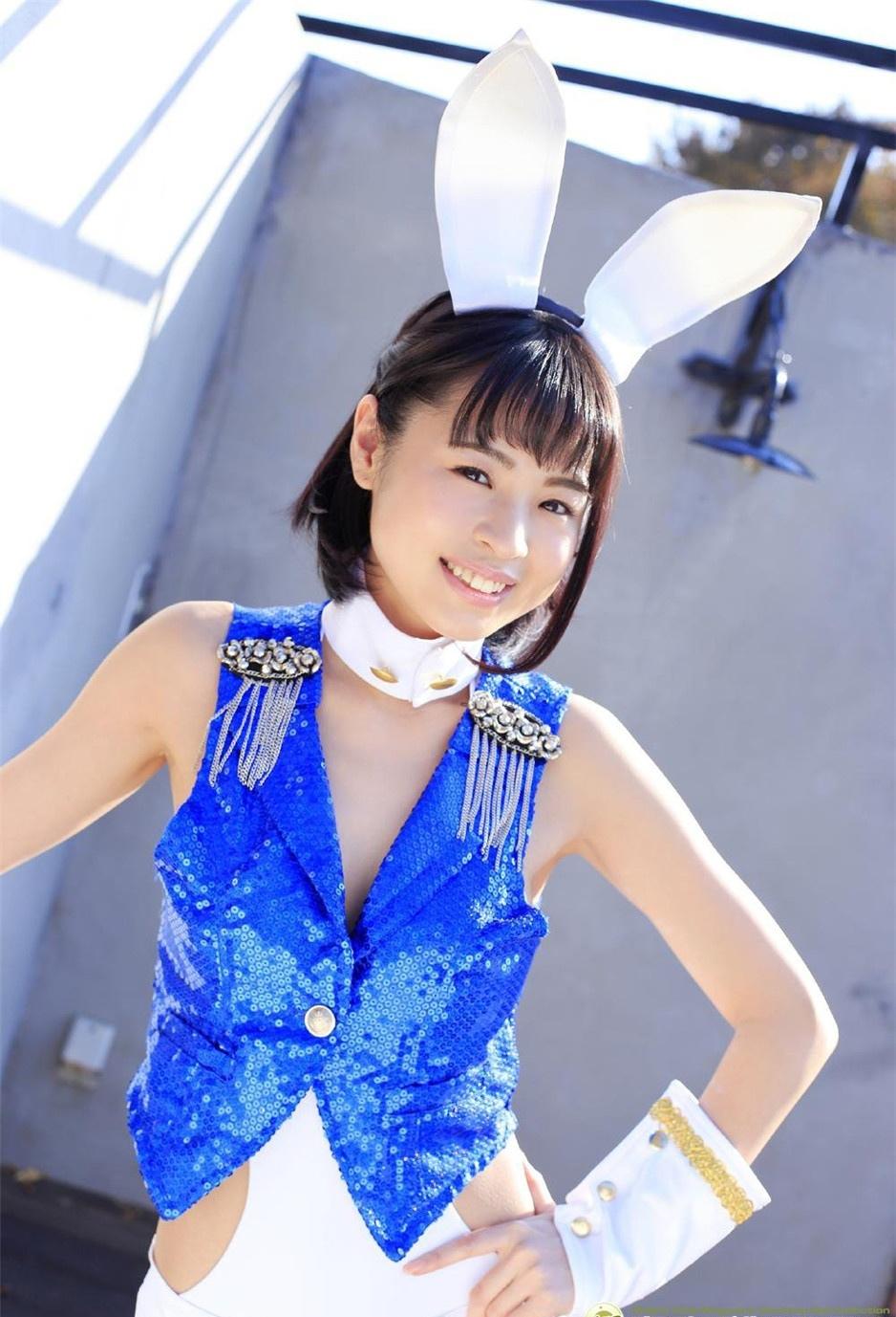 90后短发女神性感撩人女仆装写真