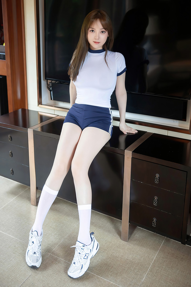 可爱妹子豆瓣酱 在人群中绝对是焦点