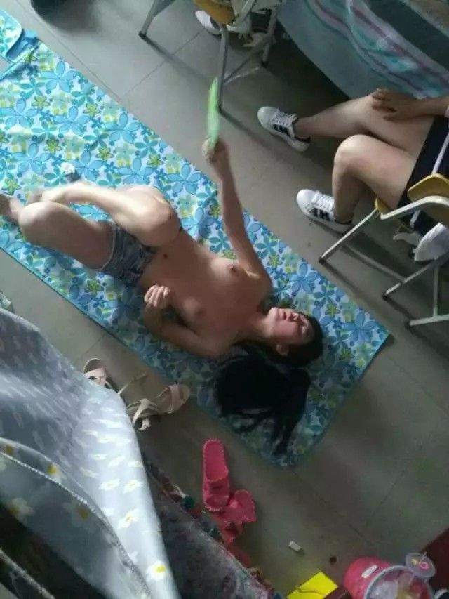 98年如假包换学生妹，露脸自拍