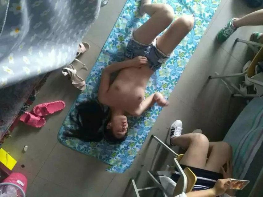98年如假包换学生妹，露脸自拍