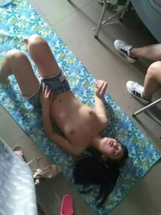 98年如假包换学生妹，露脸自拍