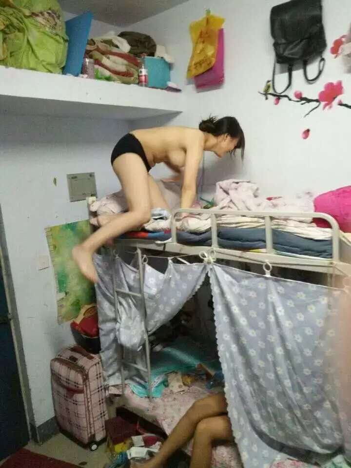98年如假包换学生妹，露脸自拍