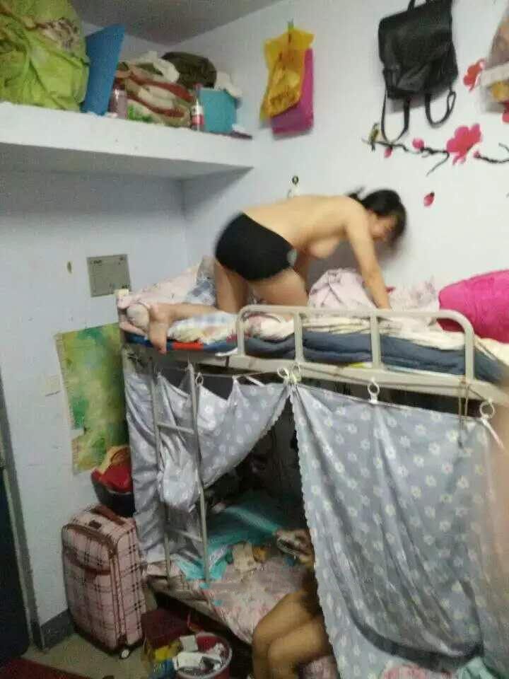 98年如假包换学生妹，露脸自拍