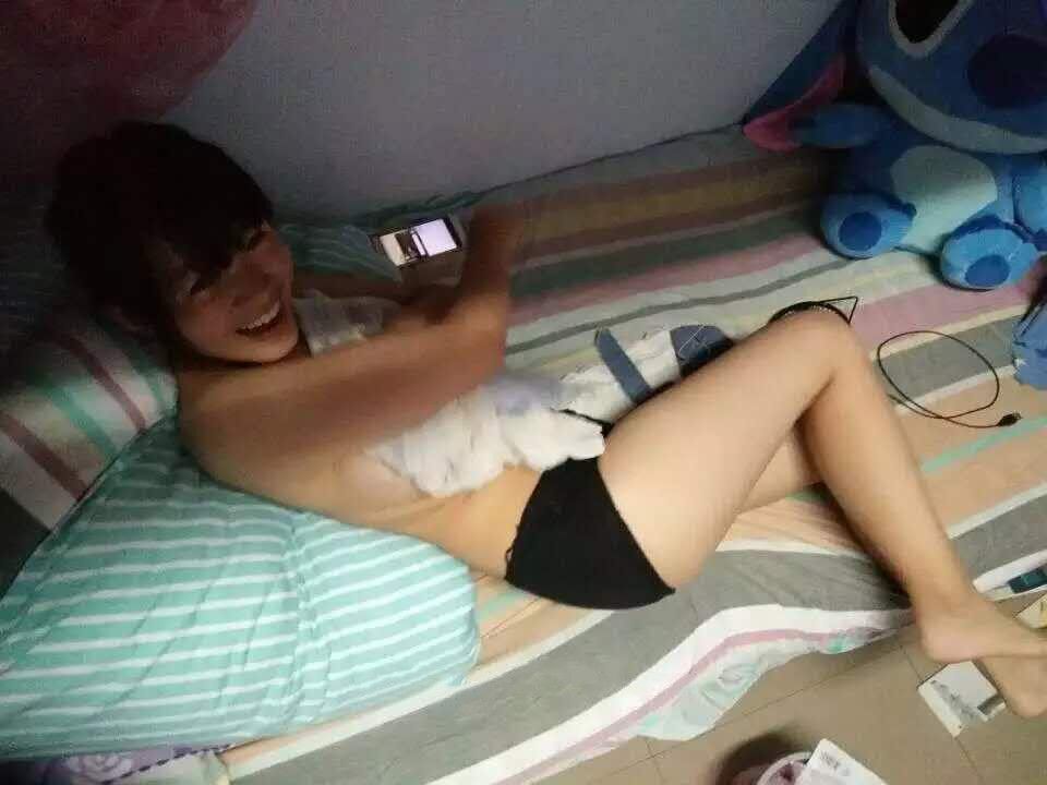 98年如假包换学生妹，露脸自拍