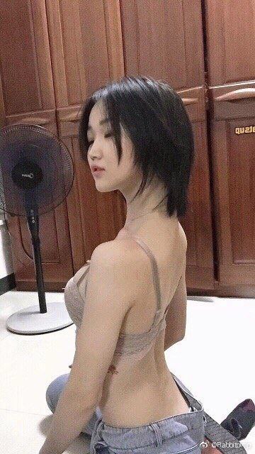 怕反差婊有文化，就怕反差婊戴眼镜