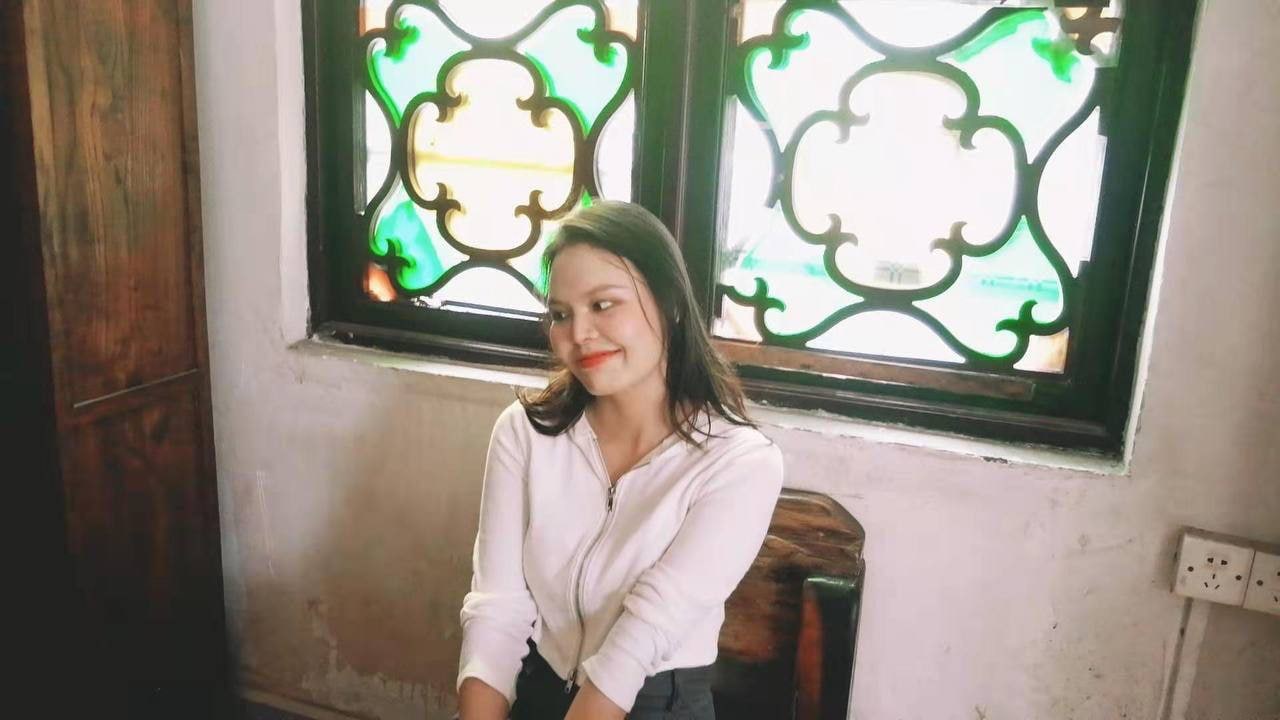怕反差婊有文化，就怕反差婊戴眼镜