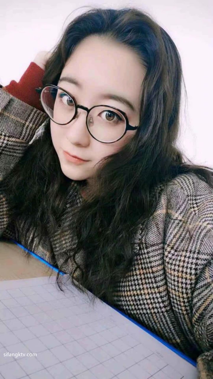 怕反差婊有文化，就怕反差婊戴眼镜