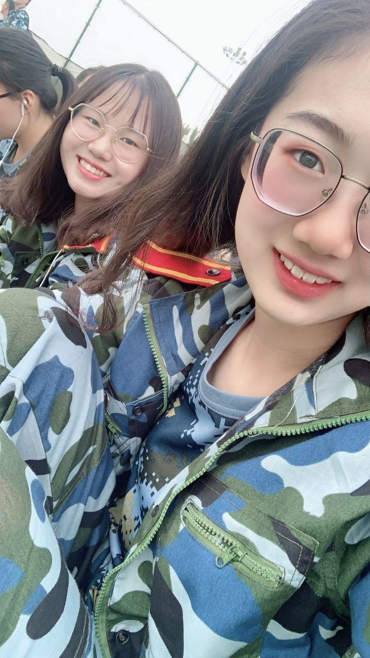 怕反差婊有文化，就怕反差婊戴眼镜