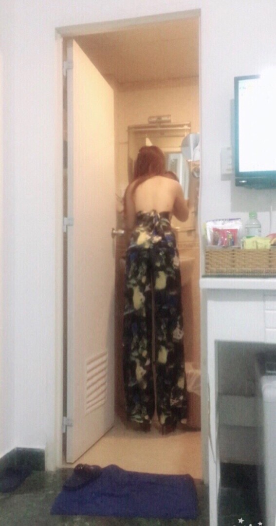 当美女为你转身