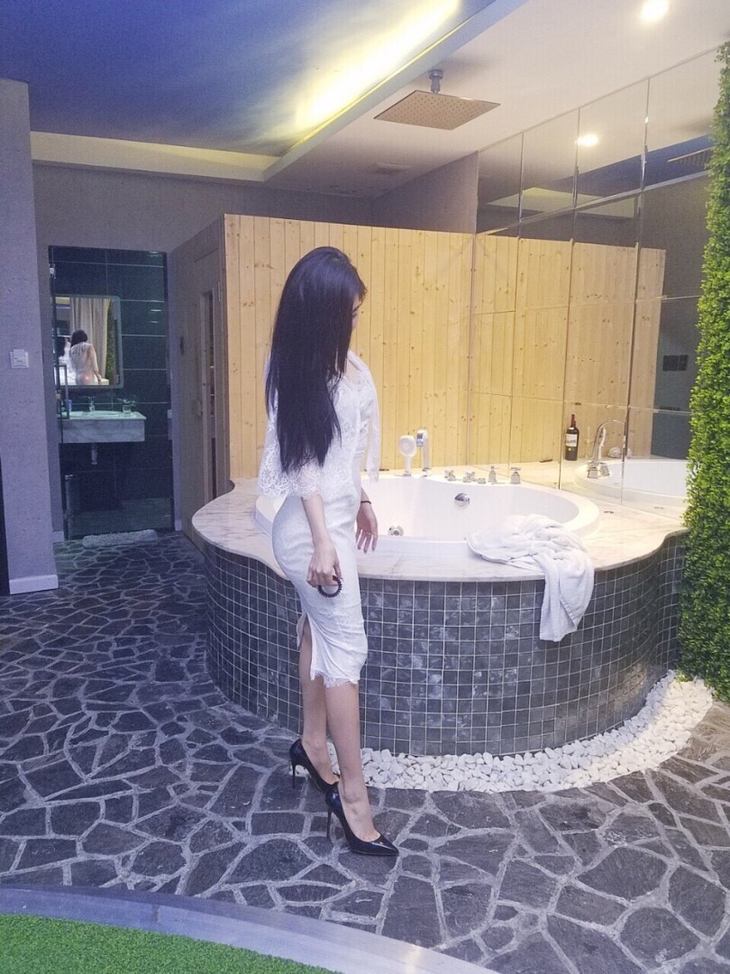 当美女为你转身
