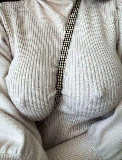 少妇若隐若现的诱惑