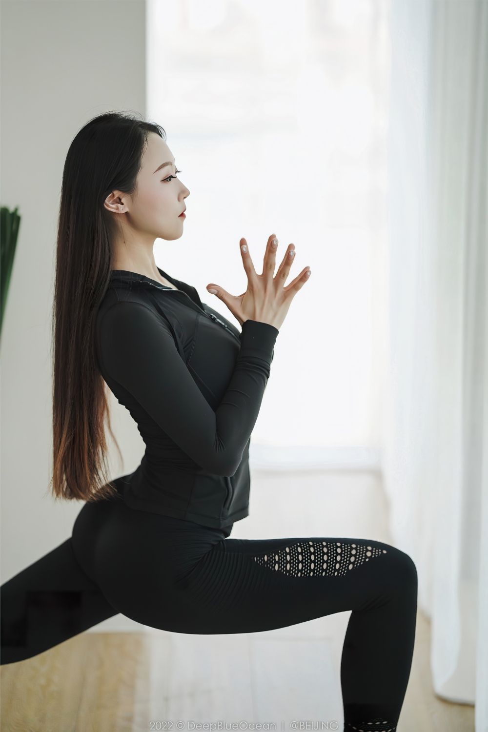 体态优美的瑜伽妹子