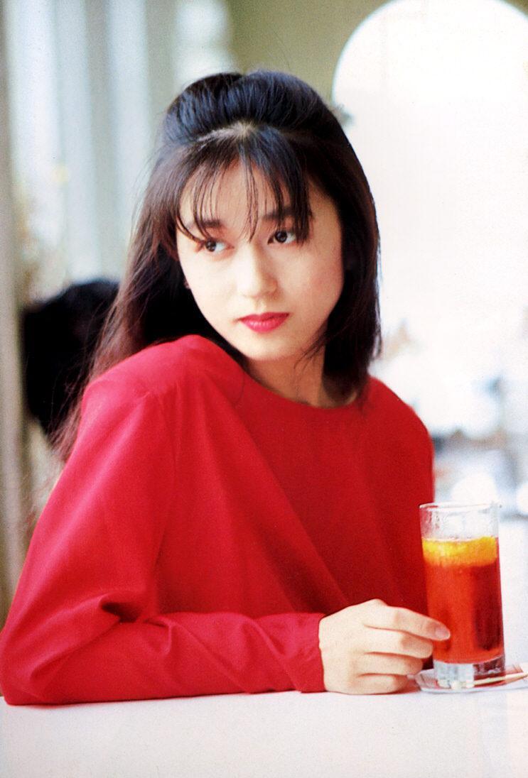 《女机器人》女主——青山知可子–《亚热带气候》写真