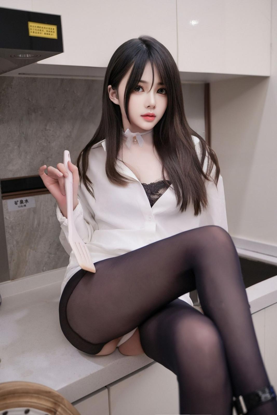 秀人网黑丝美足林月月--性感厨房料理